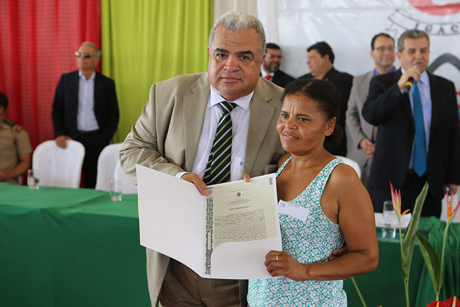 Entrega de títulos do Programa Moradia Legal II, em Igaci