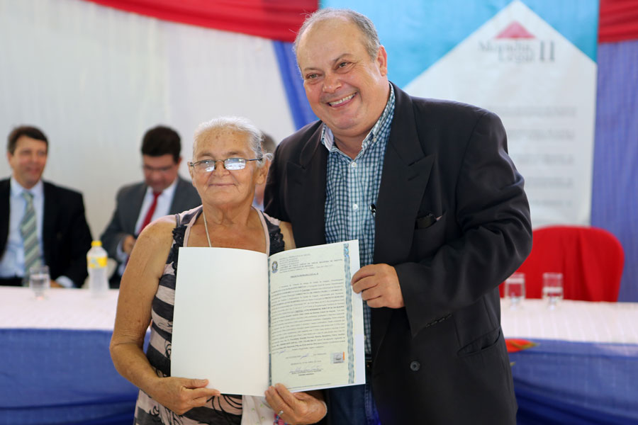 Distribuição de títulos do Programa Moradia Legal II em Messias.