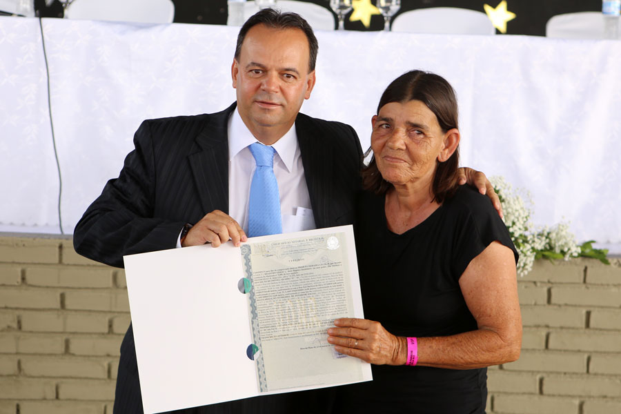 Entrega de títulos do Programa Moradia Legal II em Boca da Mata.