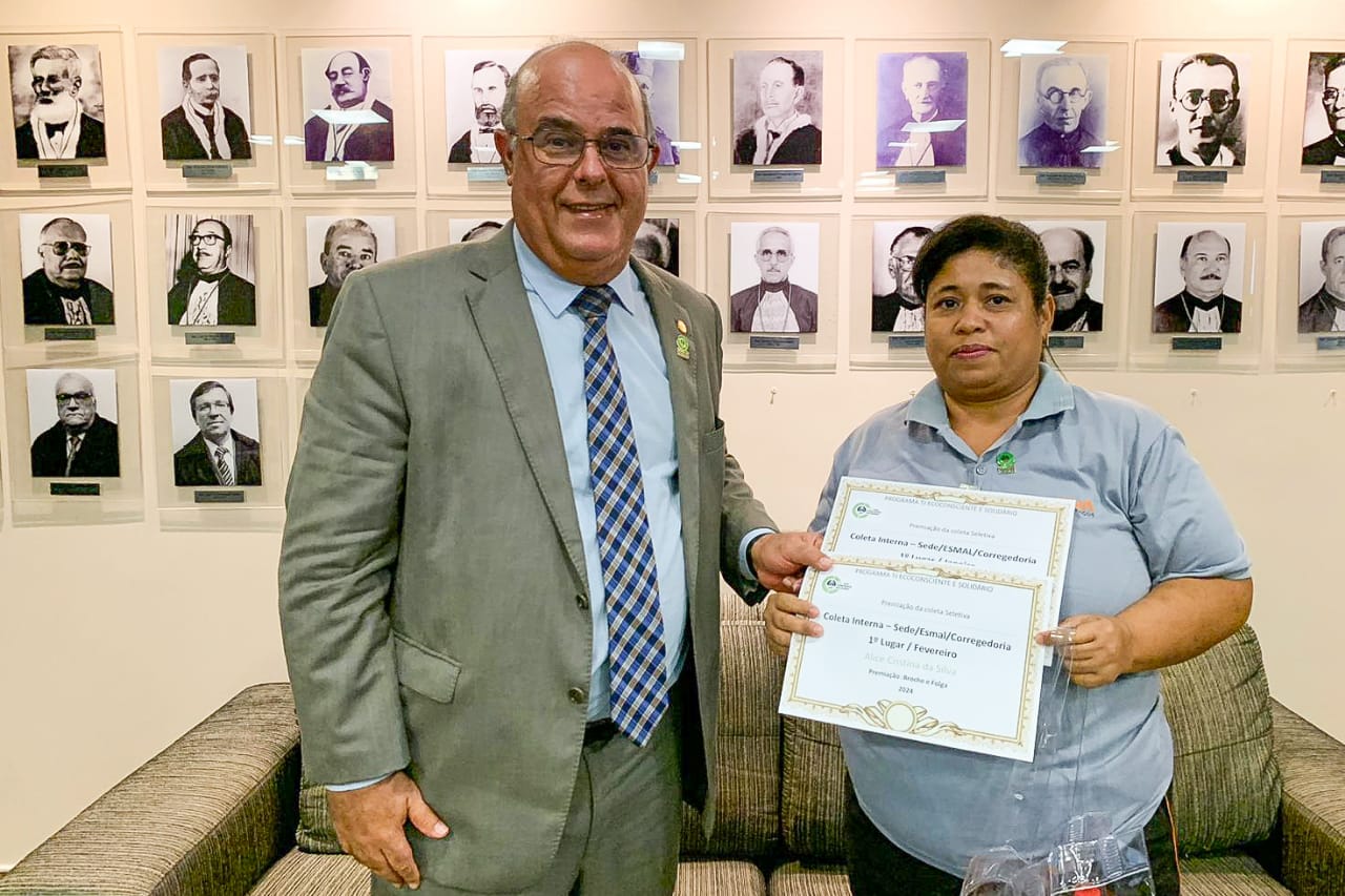 Presidente Tourinho e a funcionária Alice da Silva