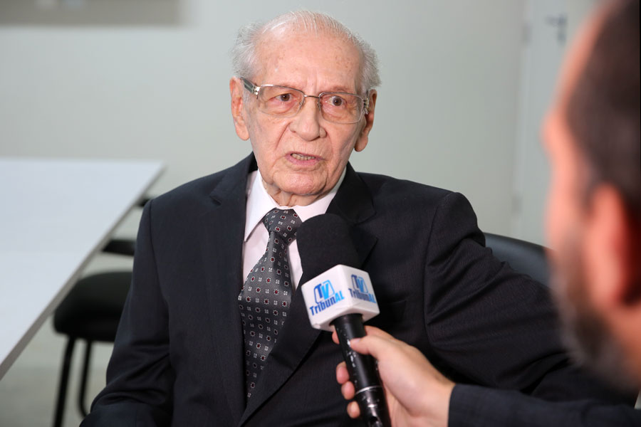 Juiz Neyder Alcântara de Oliveira.