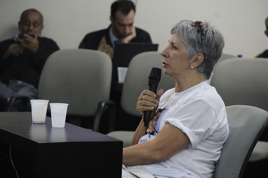 Rita Namé, viúva da vítima, depõe perante o Tribunal do Júri.