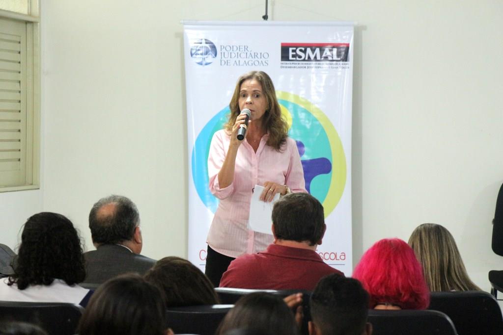 Ana Valéria Pitta, servidora da Esmal e membro da equipe do PCJE. 