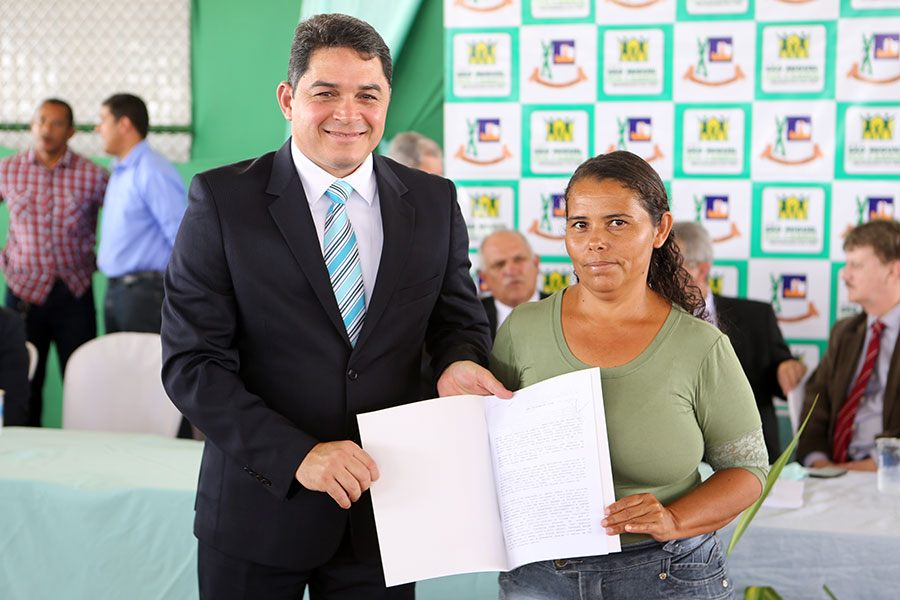 Entrega de títulos do Moradia Legal II em São Miguel dos Campos.