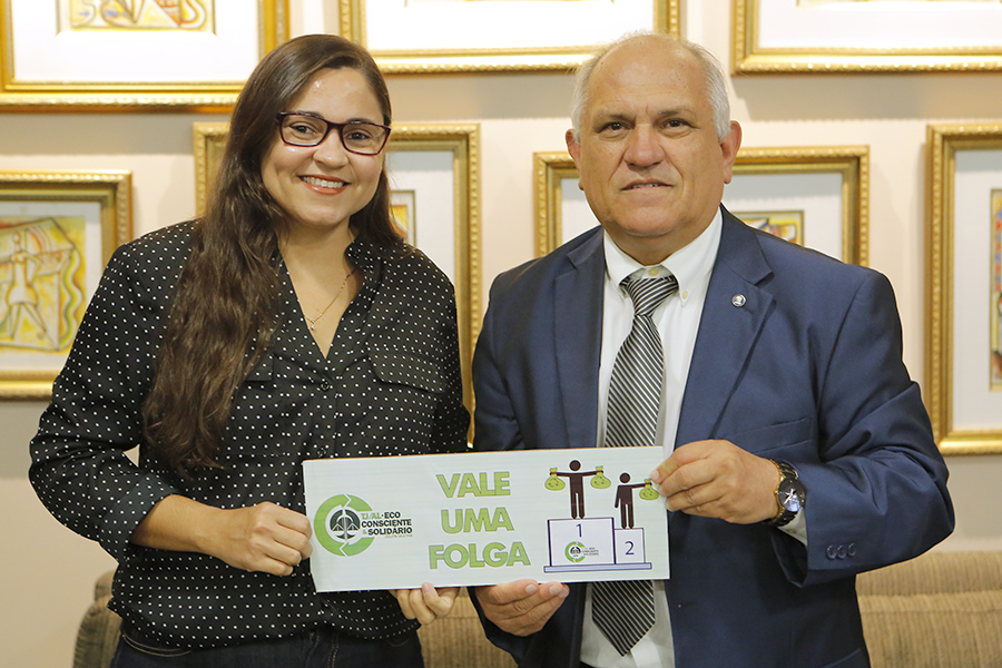 Servidora da Direção Geral, Lucy Mery Persiano, representou a servidora Ivana Andrade