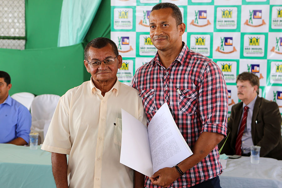 Entrega de títulos do Moradia Legal II em São Miguel dos Campos.
