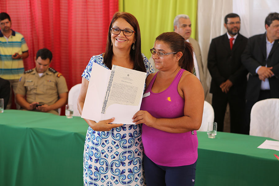 Entrega de títulos do Programa Moradia Legal II, em Igaci
