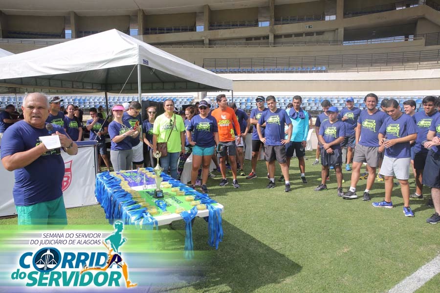 Desembargador Otávio Praxedes fala aos presentes no evento.