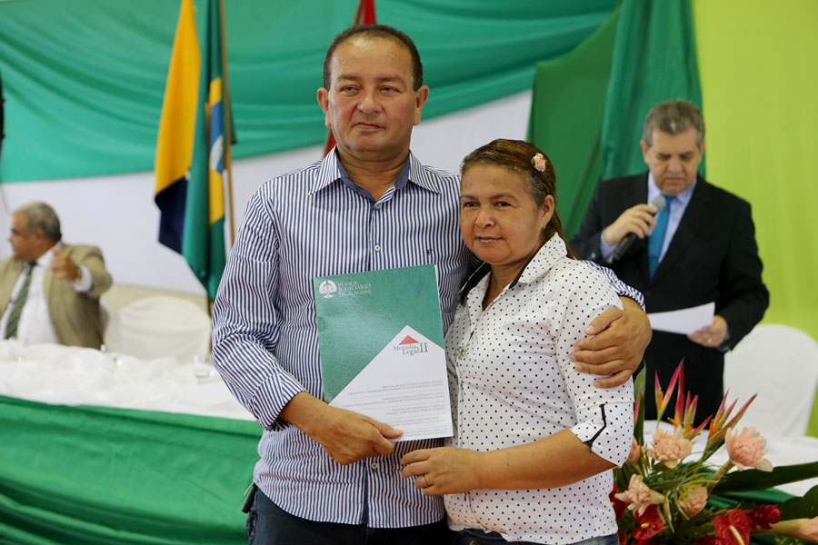 Entrega de títulos do Programa Moradia Legal II em Limoeiro de Anadia