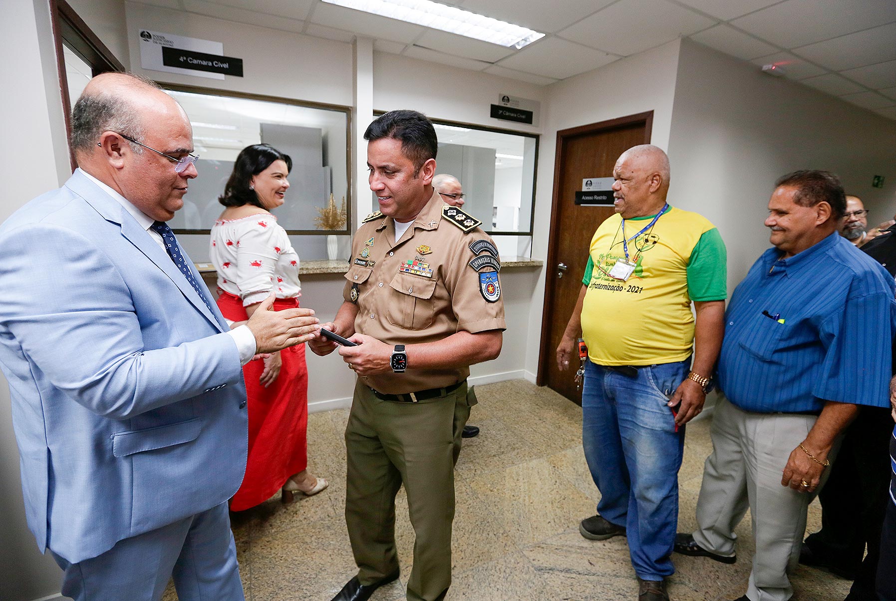 Presidência do TJAL homenageia servidores pais do Judiciário.
