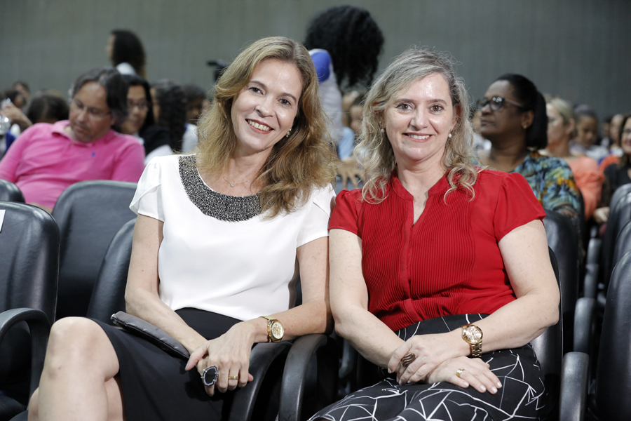 Ana Valéria Pitta e Conceição Marques, servidoras do PCJE.  