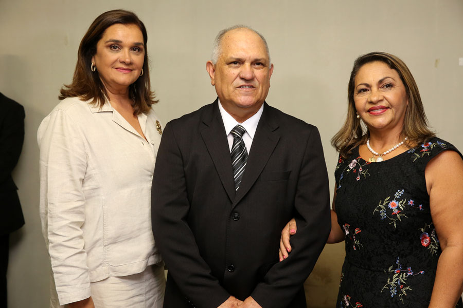 Desembargador Otávio Praxedes assume Governo do Estado.