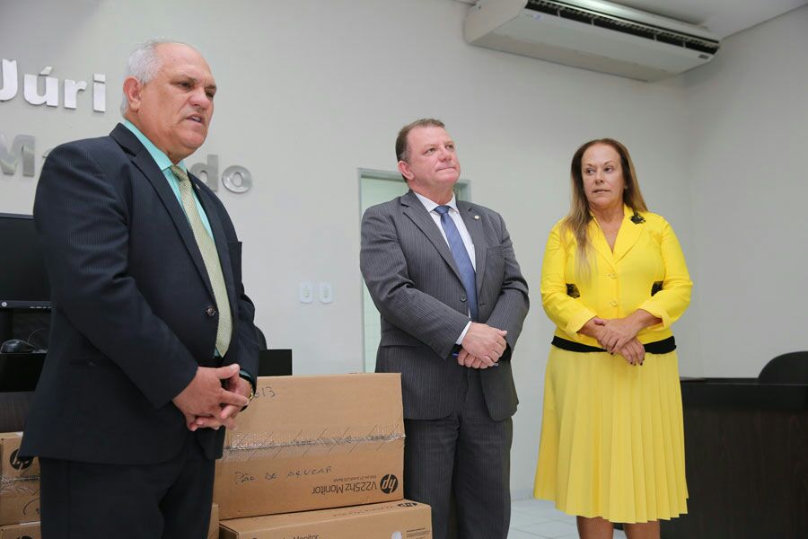 Presidente Otávio Praxedes, juiz Edivaldo Landeosi e a promotora de Justiça Marta Bueno.
