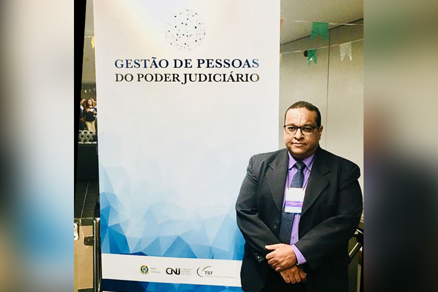 Cleiton Falcão é servidor da Diretoria de Gestão de Pessoas