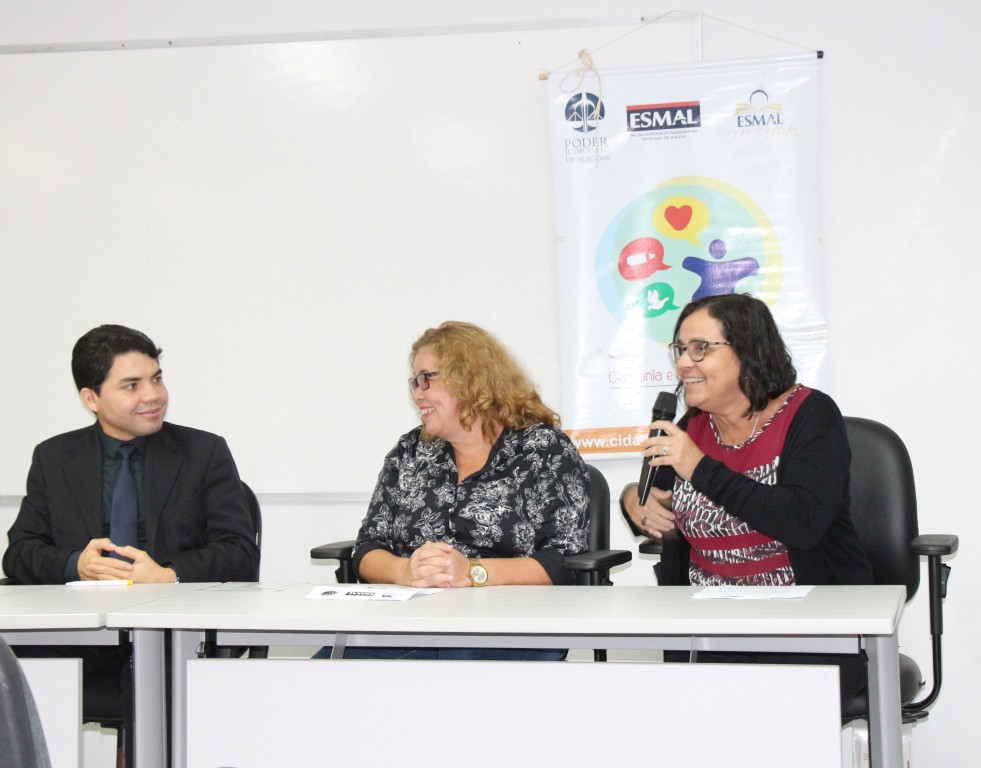 Representantes da Seduc e da Semed estiveram presentes na abertura do encontro. 