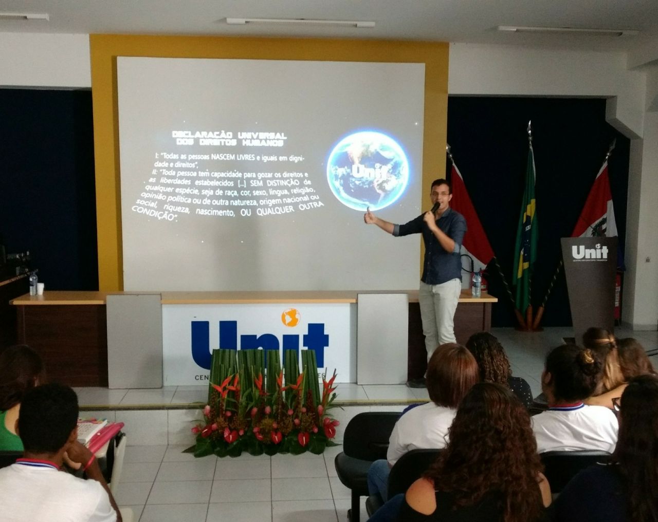 Debates foram conduzidos com uma linguagem acessível e didática. 