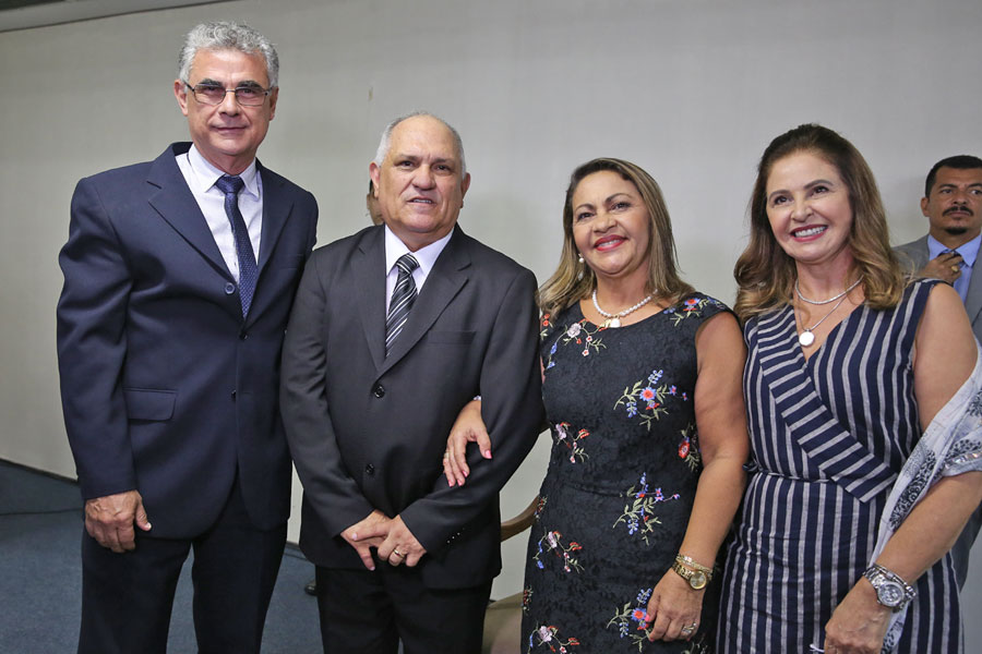 Desembargador Otávio Praxedes assume Governo do Estado.