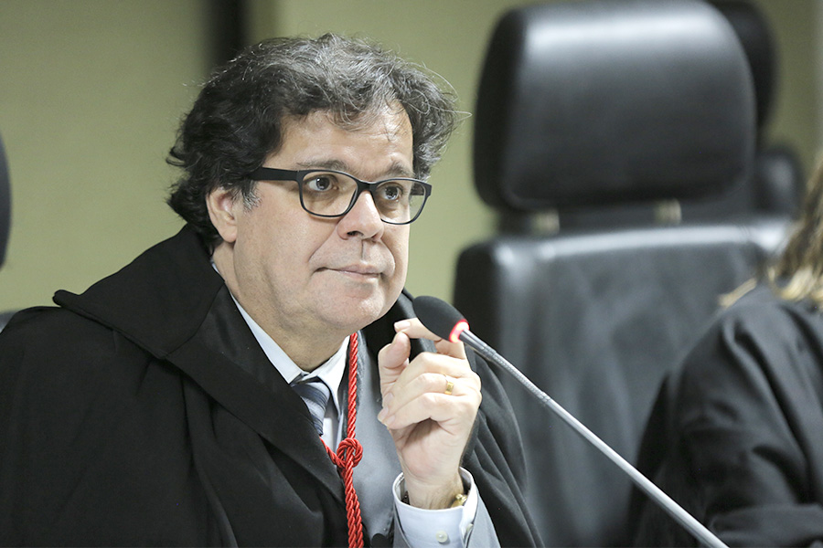 Desembargador Tutmés Airan, presidente em exercício da 1ª Câmara Cível