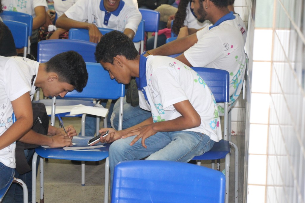 Ao final da palestra, estudantes tiraram dúvidas sobre o assunto. 