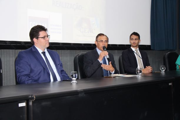 Márcio Omena, juiz Claudemiro Avelino e Igor Medeiros. 