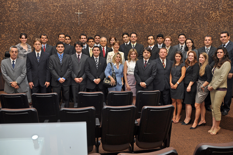 Alunos do Curso de Formação para a Magistratura durante visita ao TJ/AL