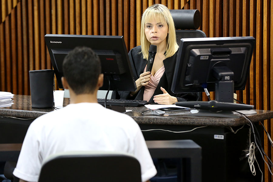 Juíza Lorena Carla Sotto-Mayor, titular da 7ª Vara Criminal.