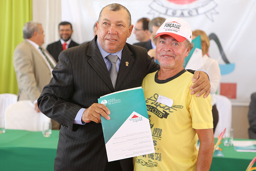 Entrega de títulos do Programa Moradia Legal II, em Igaci