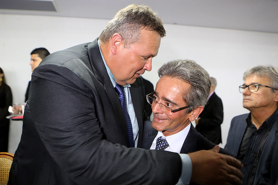 O novo secretário de Defesa Social do Estado de Alagoas, coronel Lima Júnior e o desembargador Fábio Bittencourt.
