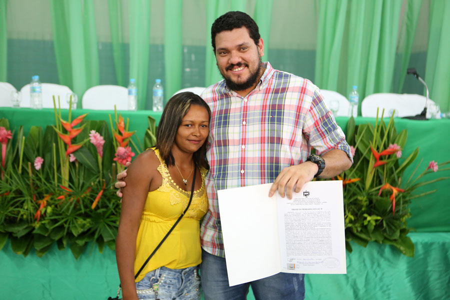 Distribuição de títulos do Moradia Legal II em Olho D'Água do Casado.