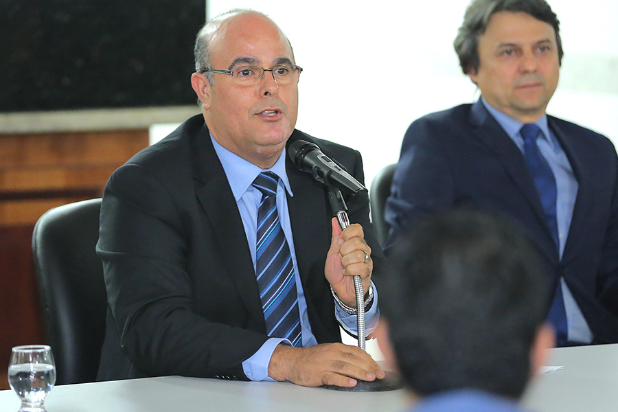 Diretor-geral da Esmal, desembargador Fernando Tourinho. À direita dele, o magistrado Alberto Jorge Barros de Lima, coordenador de cursos da Escola. Foto: Itawi Albuquerque