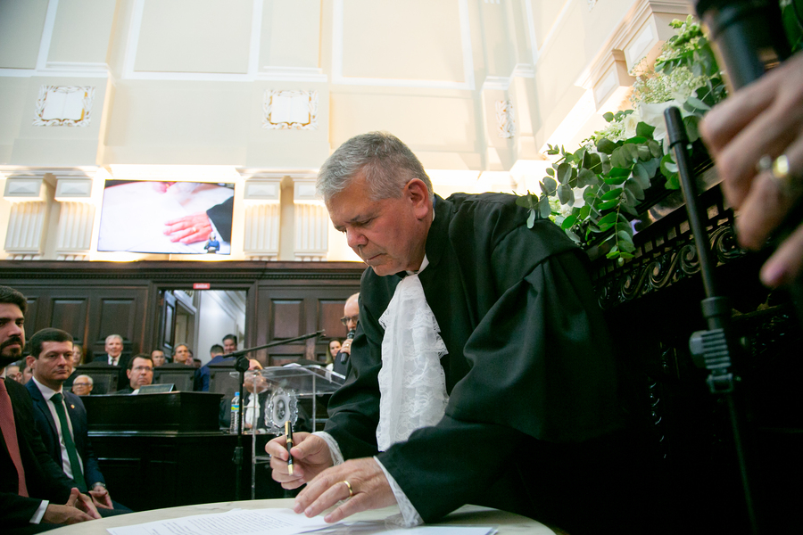 Desembargador Ricardo Paes Barreto tomou posse como presidente do TJPE.