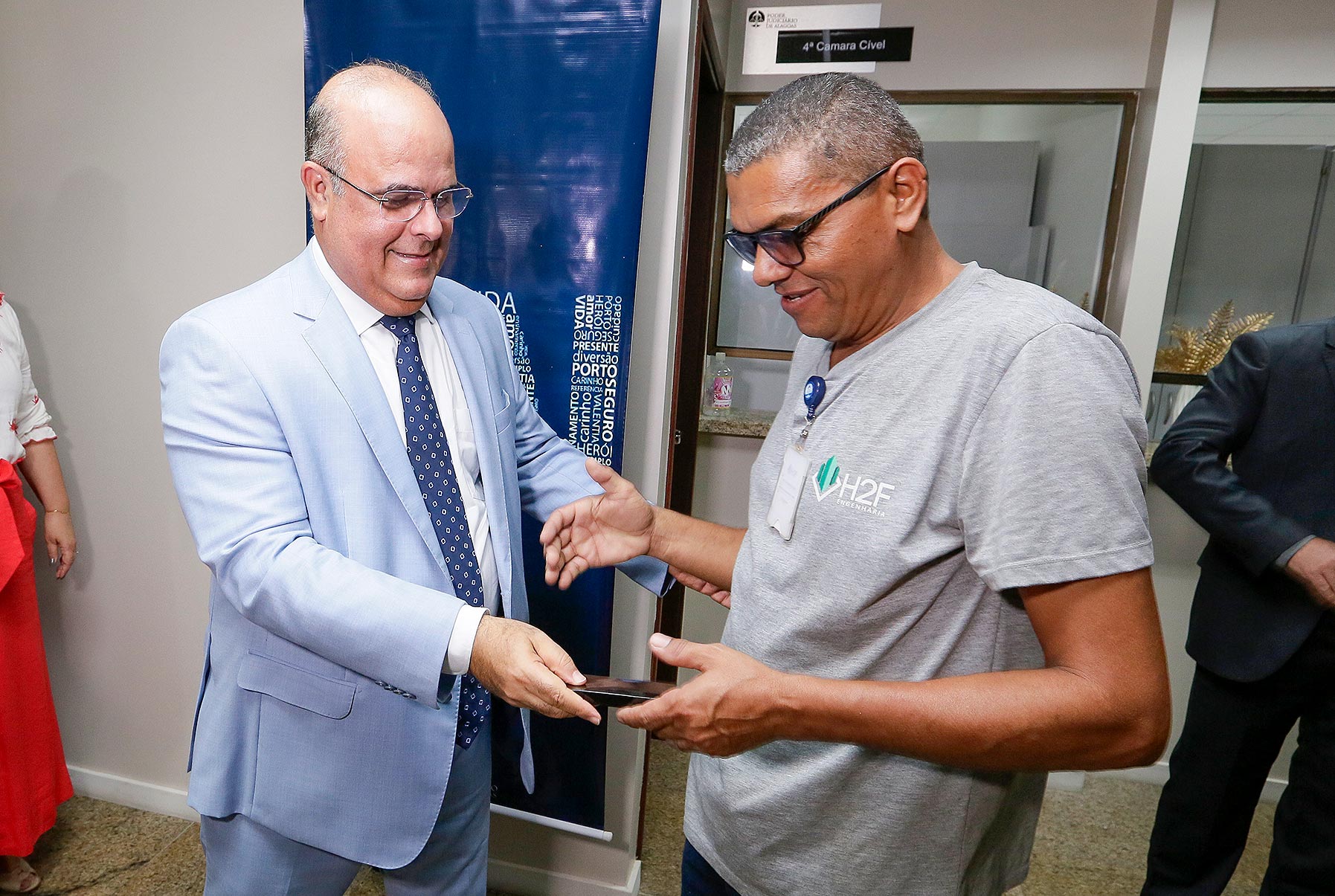 Presidência do TJAL homenageia servidores pais do Judiciário.