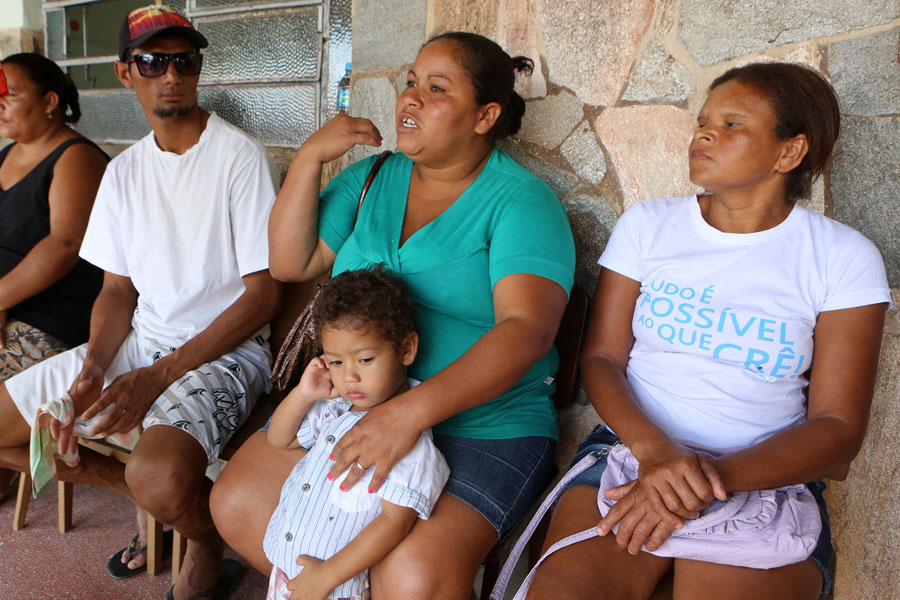 Marileide da Silva (de verde) explicou que registrou o filho sem o nome do pai porque ele estava trabalhando fora do estado