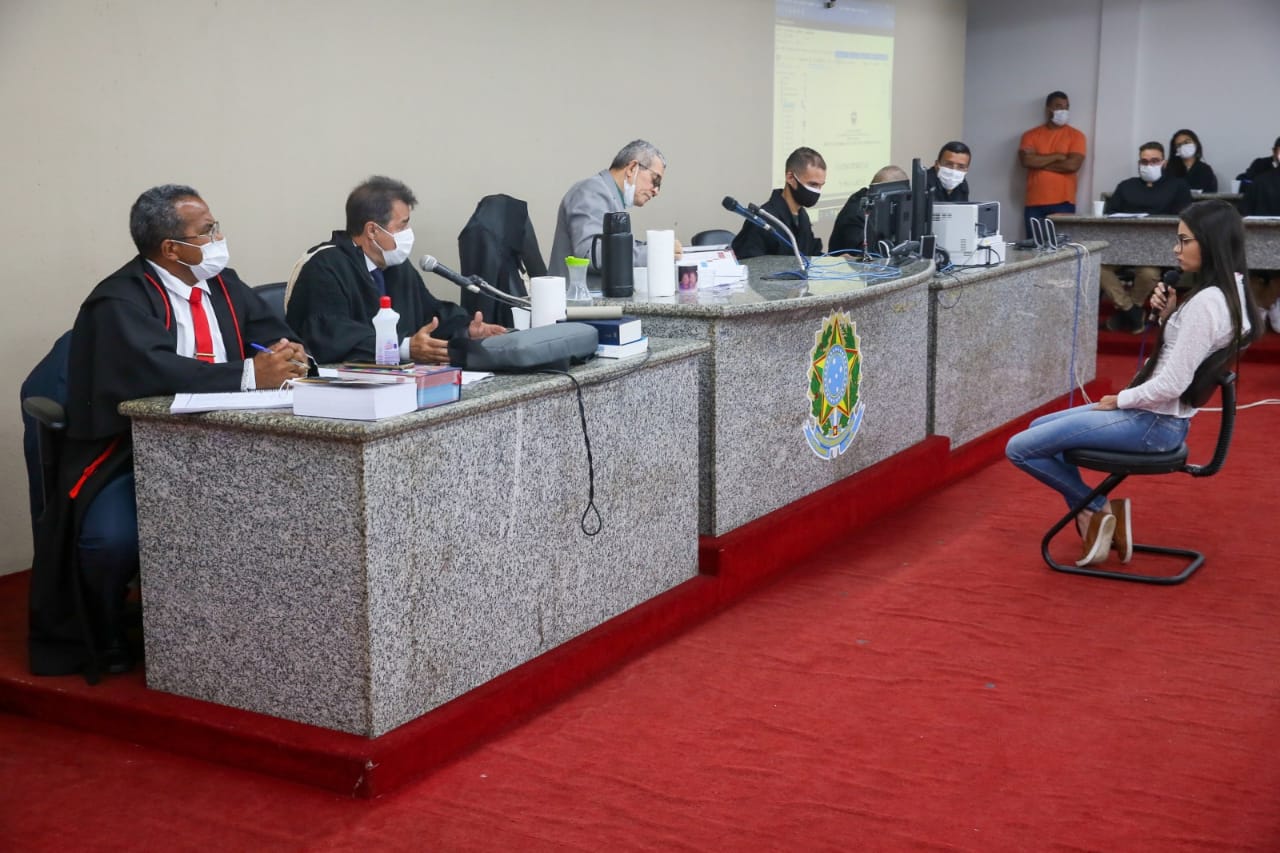 Filha da vítima fatal depõe em julgamento