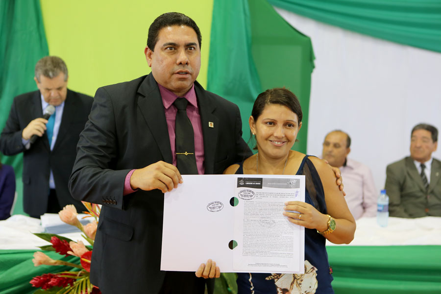 Entrega de títulos do Programa Moradia Legal II em Limoeiro de Anadia