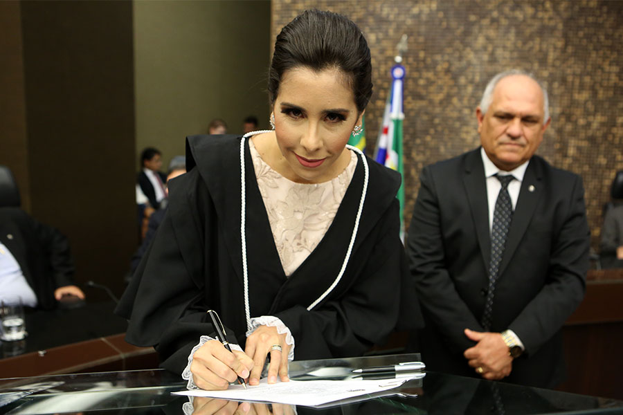 Juíza Paula de Góes Brito Pontes.