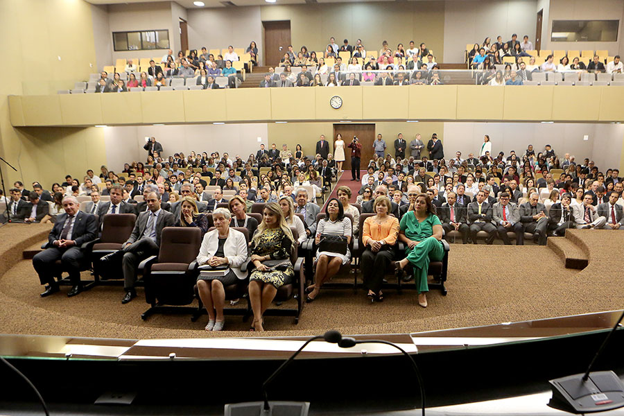 Cerca de 200 pessoas acompanharam cerimônia.