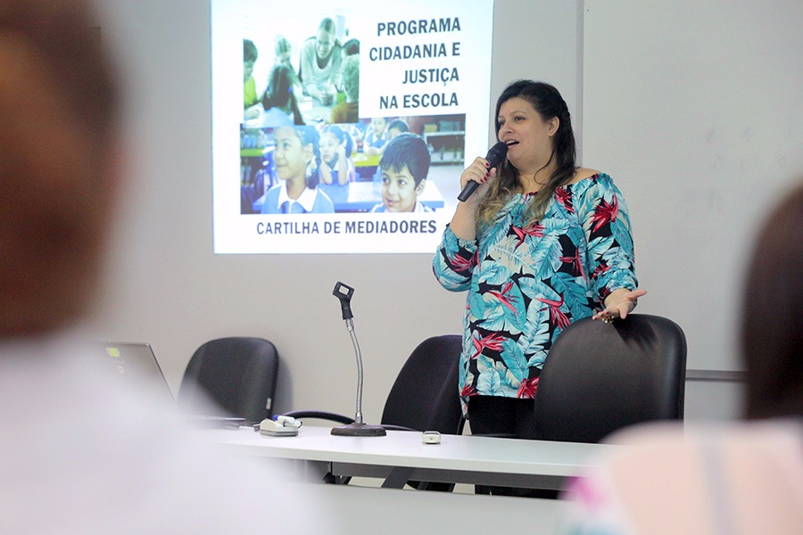 Cartilha foi produzido pela equipe do PCJE e pela professora Moacyra  Rocha.