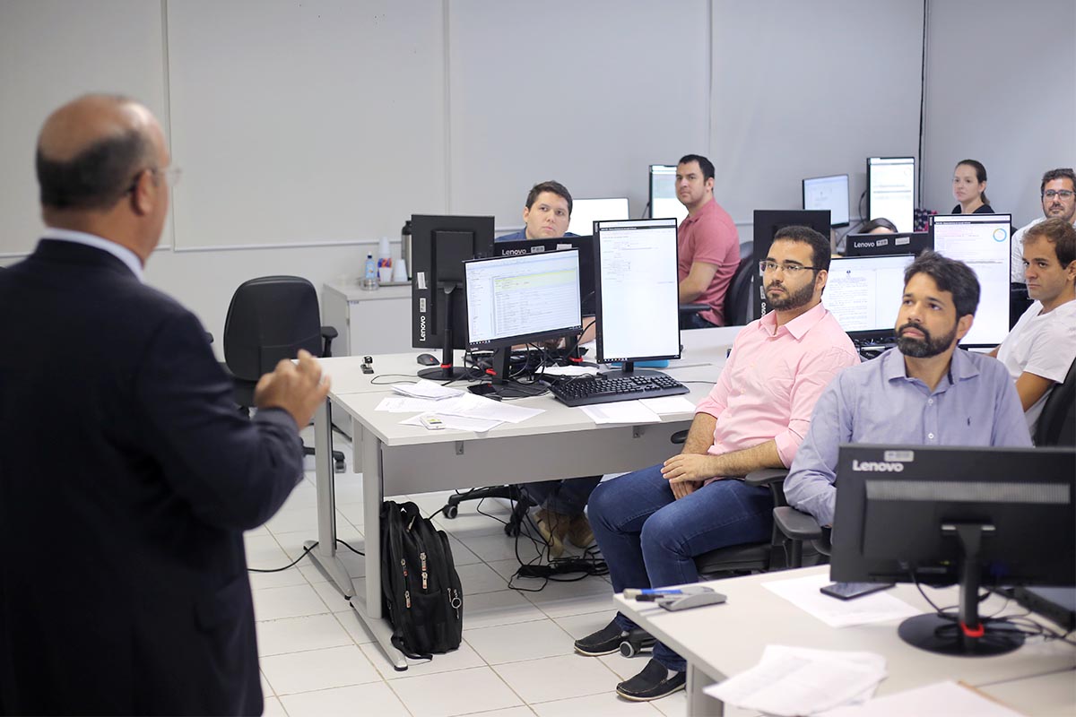 Corregedor Fernando Tourinho dialogou com servidores nesta sexta-feira (29). Foto: Itawi Albuquerque