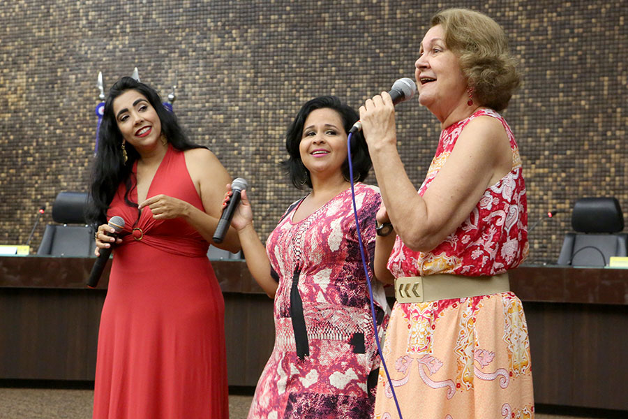 Cantoras Irina Costa, Carla Araújo e Leureny Barbosa