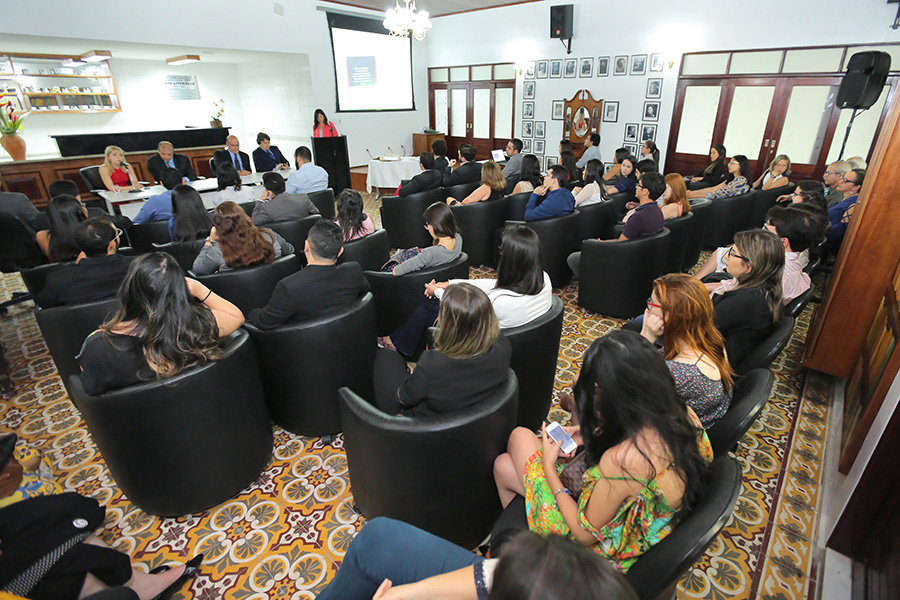 Entrega de certificados de participação no I Enpejud. Foto: Itawi Albuquerque