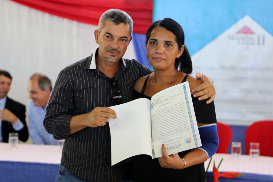 Distribuição de títulos do Programa Moradia Legal II em Messias.