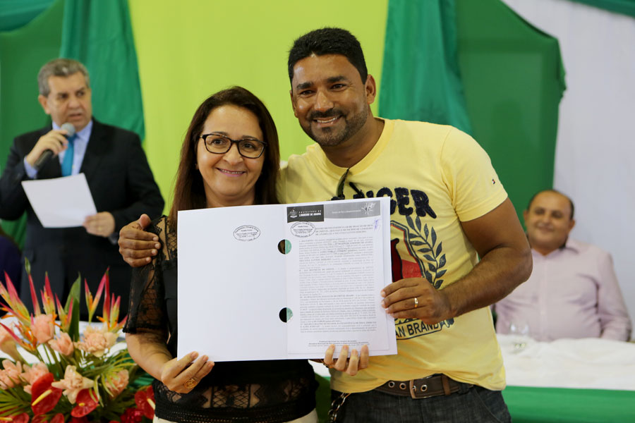 Entrega de títulos do Programa Moradia Legal II em Limoeiro de Anadia