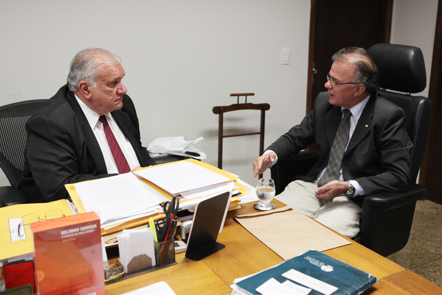 Presidente do TJ e Adraildo Calado, representante da Comarca de Mata Grande