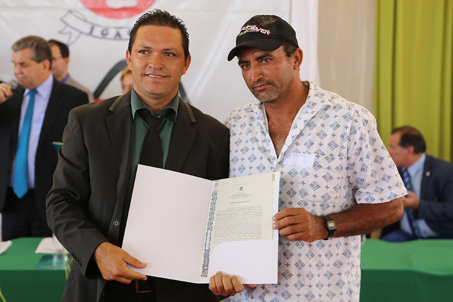 Entrega de títulos do Programa Moradia Legal II, em Igaci