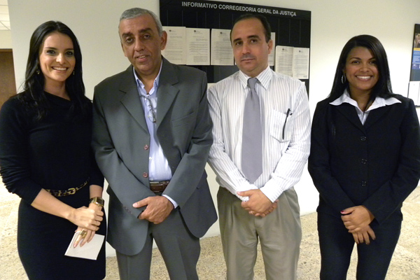 Rosana Mendonça e Emanuelle Oliveira e os funcionários do Tribunal de Justiça Antenor Costa e Hamilton Azevedo