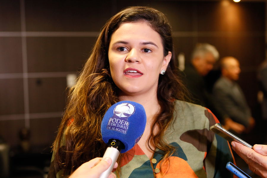 Nathália Ataíde, aprovada no concurso para juiz do TJAL