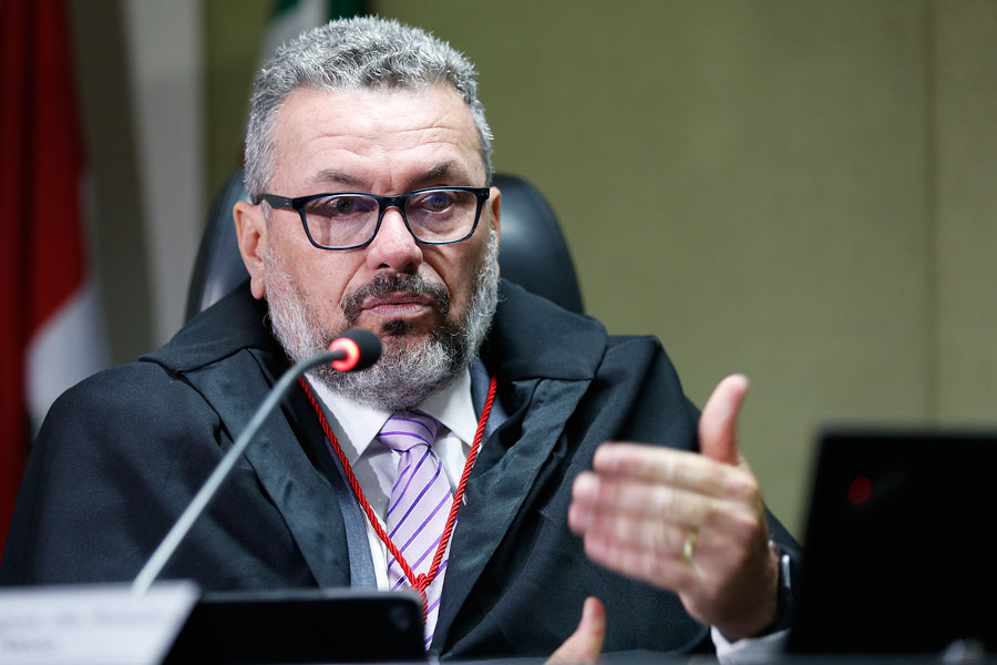 Desembargador Domingos de Araújo Lima Neto.